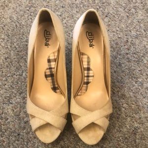 DIBA brand heels SIZE 9B (width)
